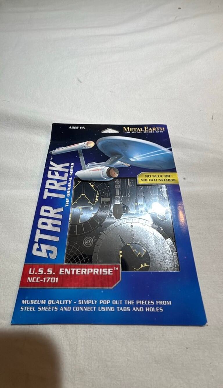 Metal Earth Star Trek U.S.S. Enterprise NCC-1701 3D Metal Model